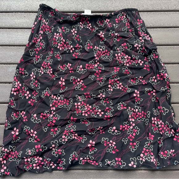 LOFT Floral Flowy Skirt - Picture 3 of 4